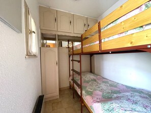 1 bedroom - APPARTEMENT BIEN EQUIPE EN REZ DE JARDIN ENTRE PLAGE ET CENTRE PORT (Agde)