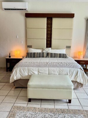 4 Schlafzimmer, Zimmersafe, Schreibtisch, Bügeleisen/Bügelbrett