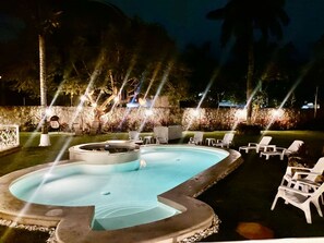 Tina de hidromasaje al aire libre