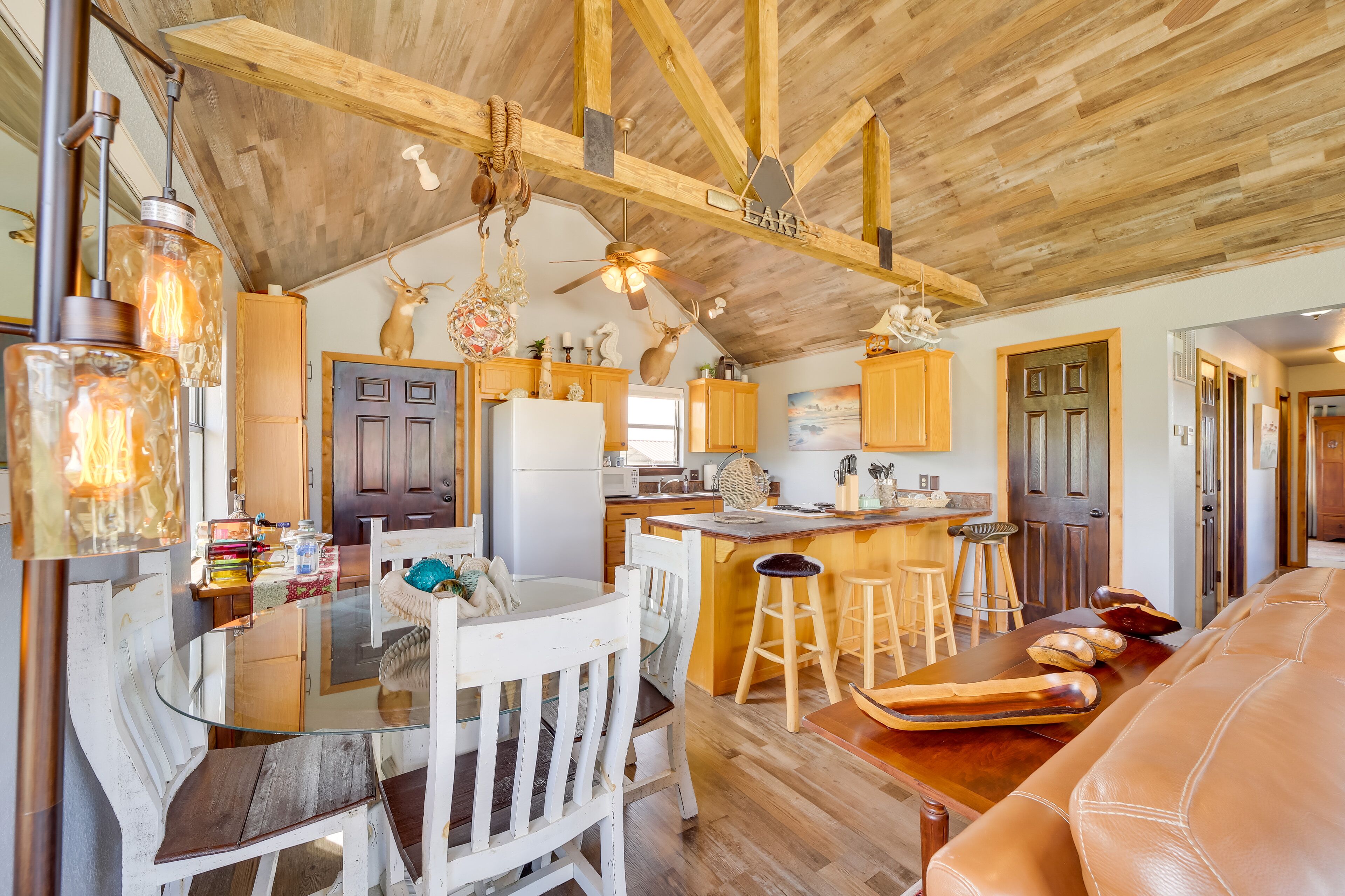 Cozy Vian Cabin w/ Deck & Grill < 1 Mi to Lake!
