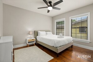 2 habitaciones, escritorio, tabla de planchar con plancha y wifi gratis