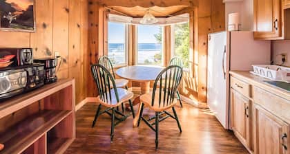 RUSTIC, VINTAGE OCEAN VIEW SUITE W/FULL KITCHEN, SHARED VIEW DECK&WOOD BURN FP