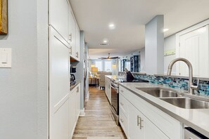 Fridge, microwave, oven, stovetop - Second-Floor Ocean & Gulf Front Condo w/Free WiFi, 2 Balconies, Shared Pool, A/C (Destin)