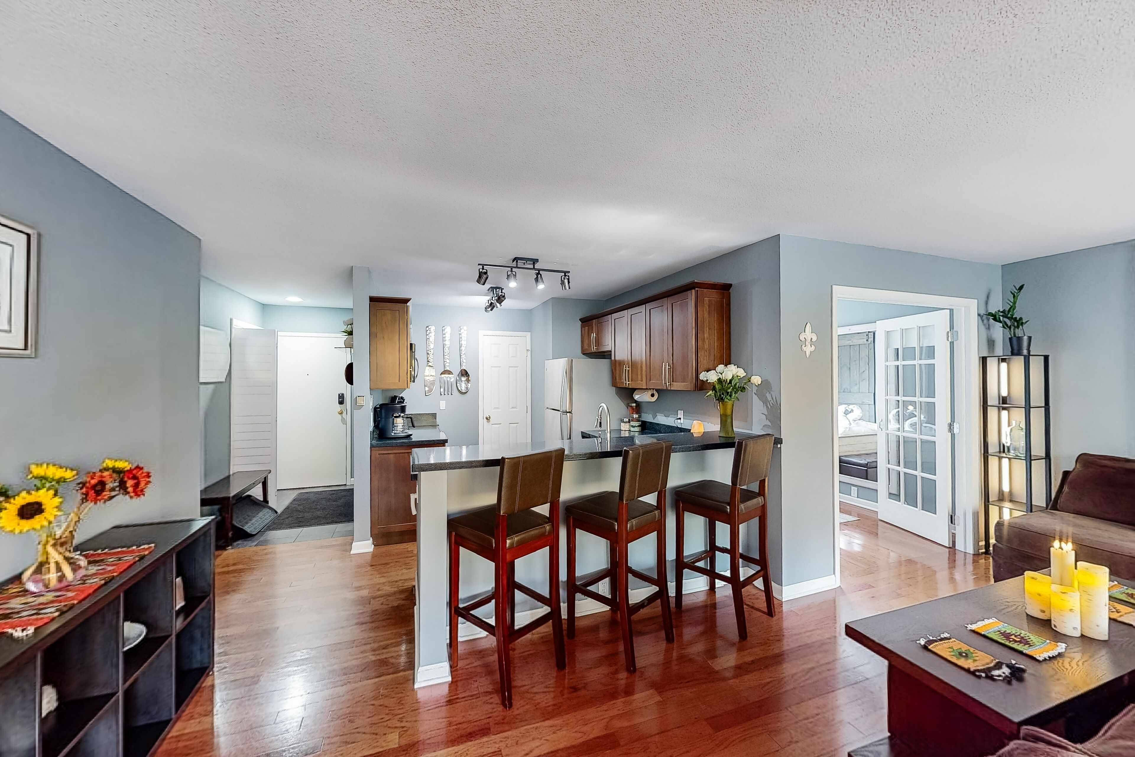 Charming Condo with Wood-Burning Fireplace, Shared Pool, and High-Speed WiFi