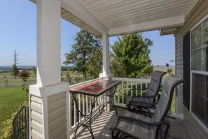 Rumah (Llama House -**Self distance in peace) | Balkon