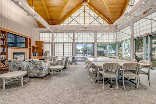 Bear Trap Dunes golf condo with indoor pool, 2 outdoor pools & beach shuttle