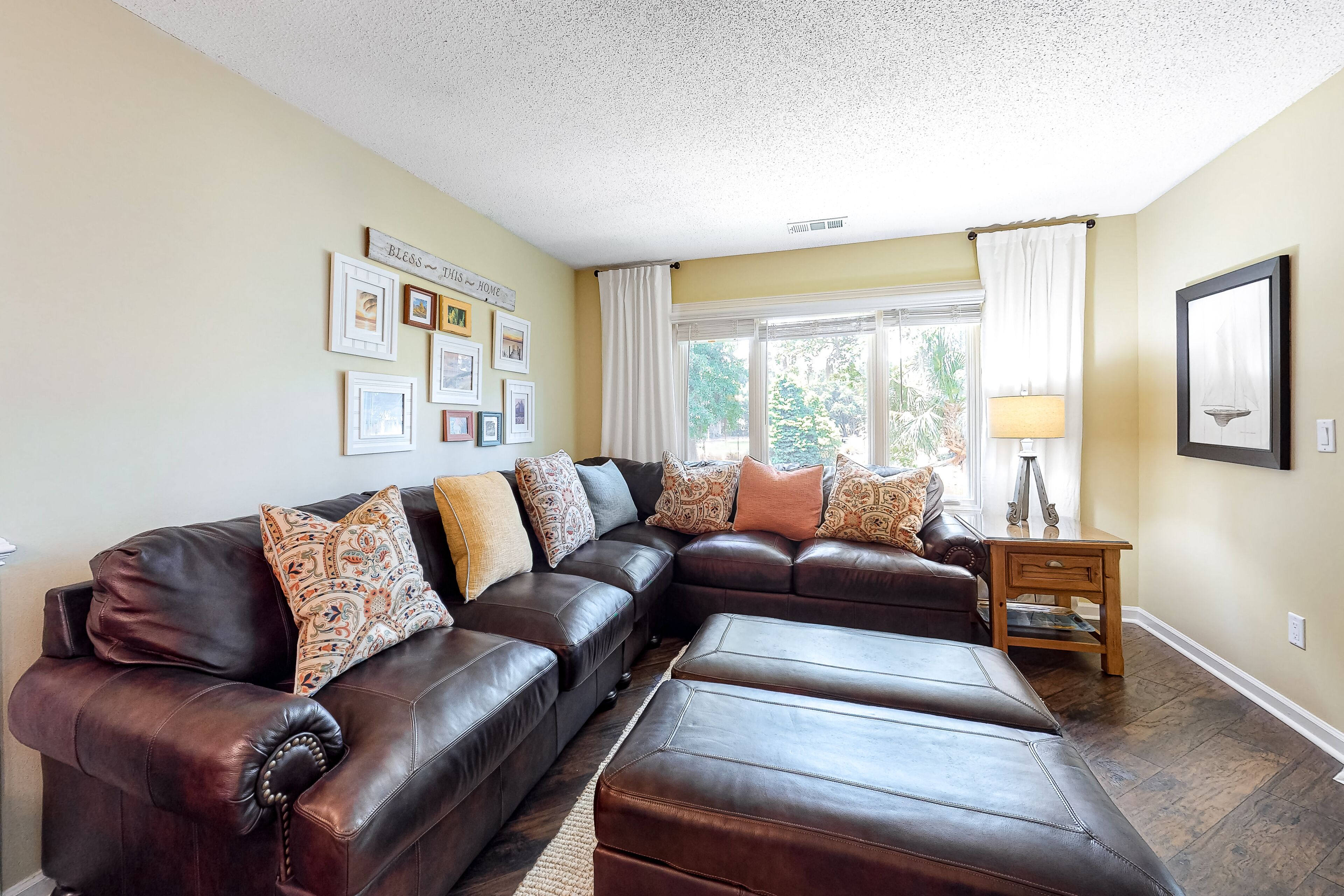 Second-Floor Condo w/Free WiFi, Golf Course Views, Shared Outdoor Pool, Hot Tub