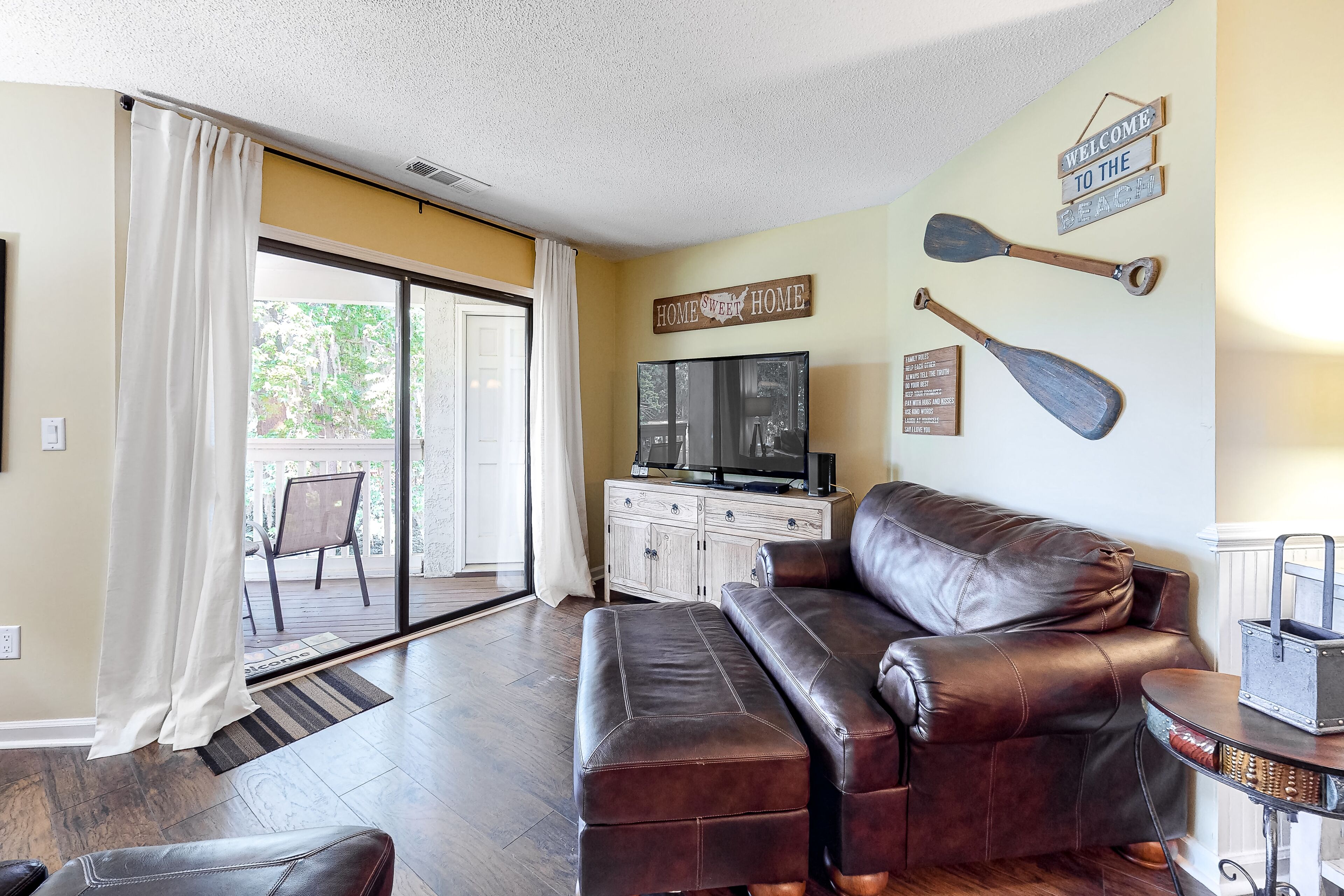 Second-Floor Condo w/Free WiFi, Golf Course Views, Shared Outdoor Pool, Hot Tub