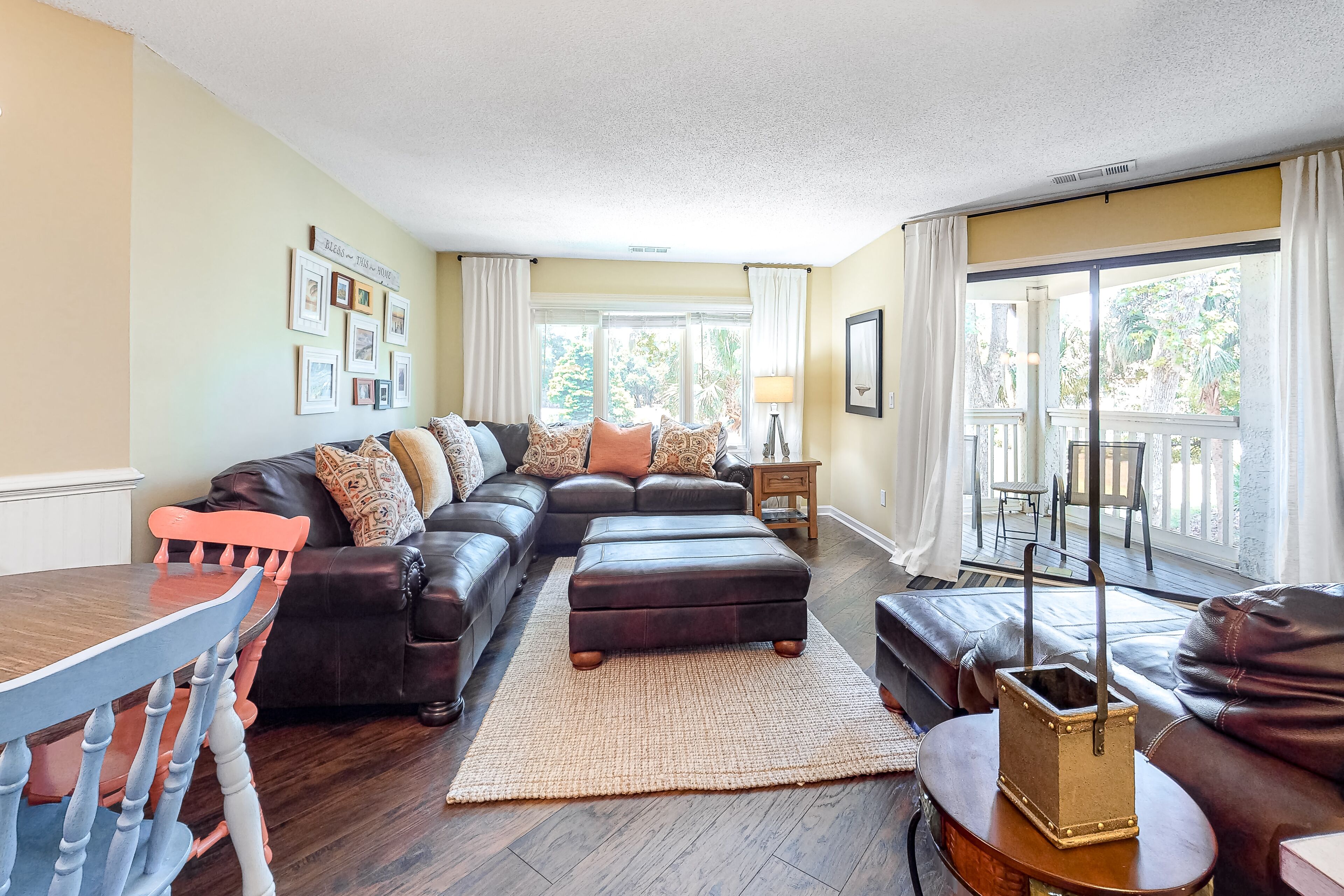 Second-Floor Condo w/Free WiFi, Golf Course Views, Shared Outdoor Pool, Hot Tub