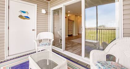 Bethany Bay second floor condo with pool, high-speed WiFi, central AC, & W/D