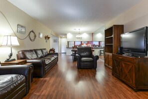 Condo (WatersEdge - POOL & Clubhouse across ) | Living room