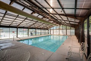 公寓式客房 (WatersEdge - POOL & Clubhouse across ) | 泳池 | 室内游泳池