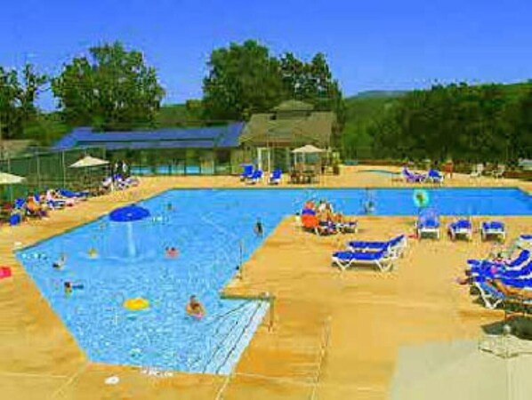 Condo (WatersEdge - POOL & Clubhouse across ) | Pool