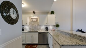 Condo (Highland Hideaway- Beautiful remodel ) | Private kitchen - Highland Hideaway (Branson)