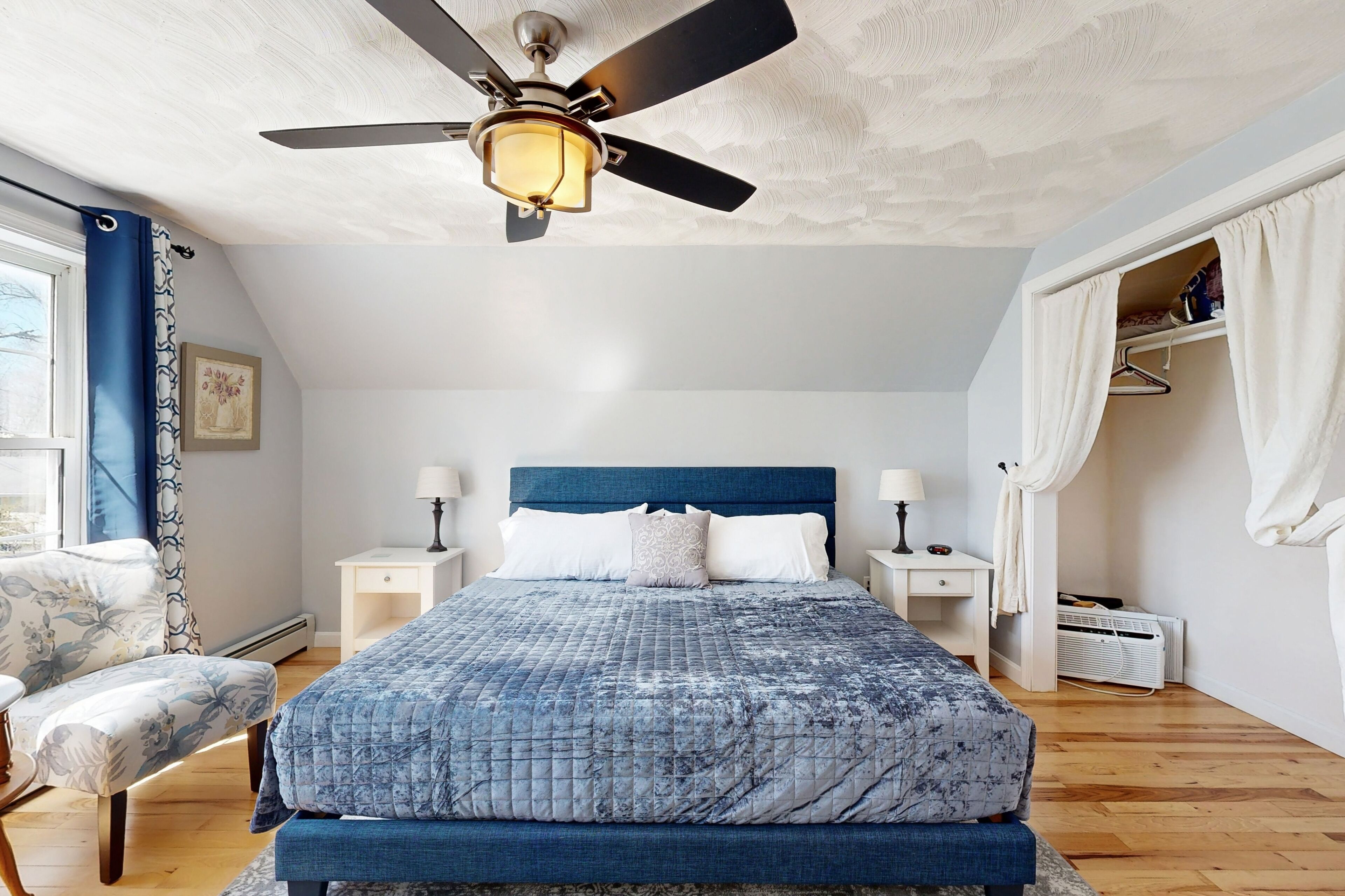 3 habitaciones, tabla de planchar con plancha, internet y ropa de cama 