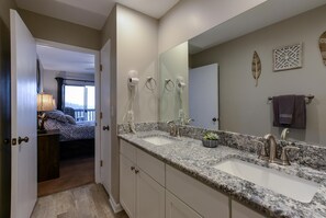 Bathroom - Overlook at Eagles Nest (Branson)