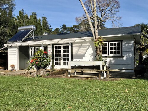 Kauri post cottage, close to everything!