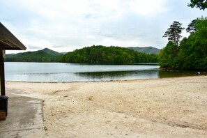 Beach nearby - Inviting lakefront home with dock, deck, WiFi & central A/C (Hiawassee)