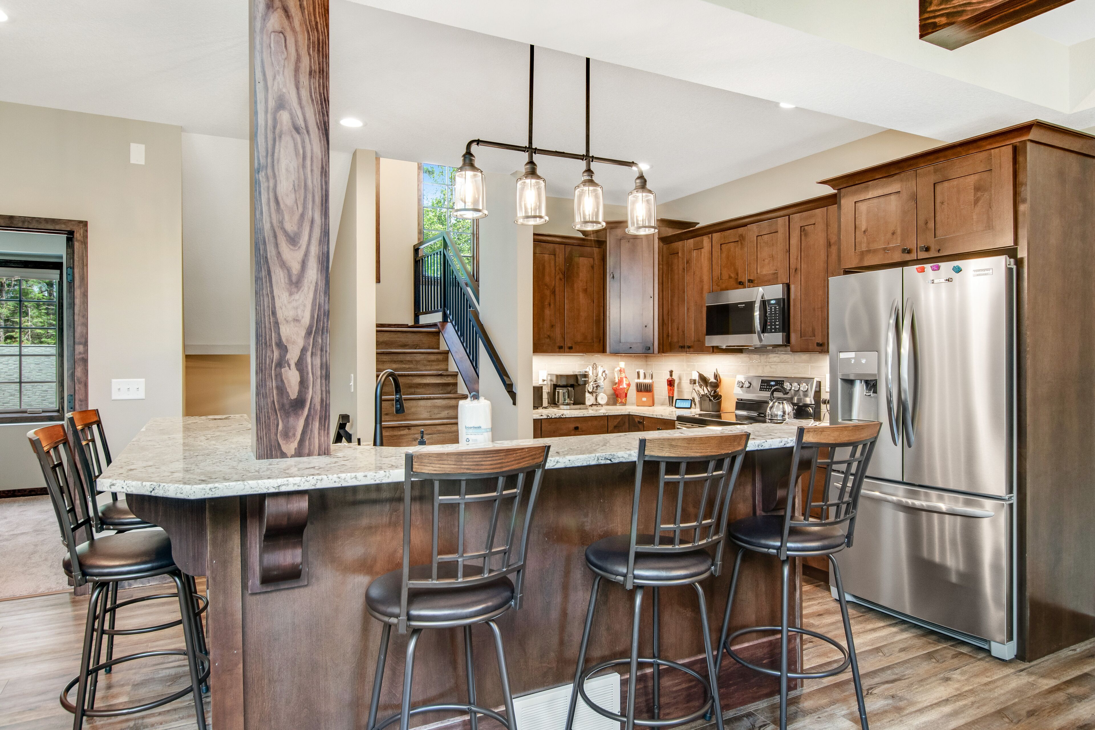 Gorgeous, three-story condo with free WiFi, theater room & lake access