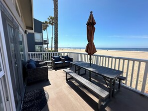 Outdoor dining - BEACHFRONT PROPERTY! BEST L.A. LOCATION! (Los Angeles)