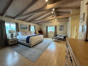 4 bedrooms, desk, iron/ironing board, free WiFi - BEACHFRONT PROPERTY! BEST L.A. LOCATION! (Los Angeles)