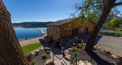 Cozy Duplex Unit - Beautiful Lake Views!
