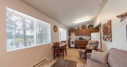 Cozy Duplex Unit - Beautiful Lake Views!