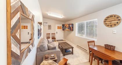 Cozy Duplex Unit - Beautiful Lake Views!