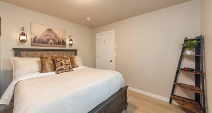 Cozy Duplex Unit - Beautiful Lake Views!