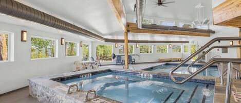 Innenpool, beheizter Pool