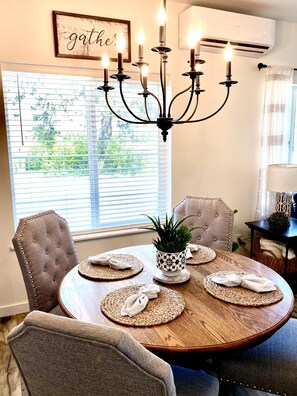 Dining - French Country Farmhouse -15 min from Glacier NP-Whitefish Mtn, & Flathead Lake! (Columbia Falls)
