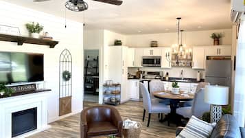 Smart TV, fireplace