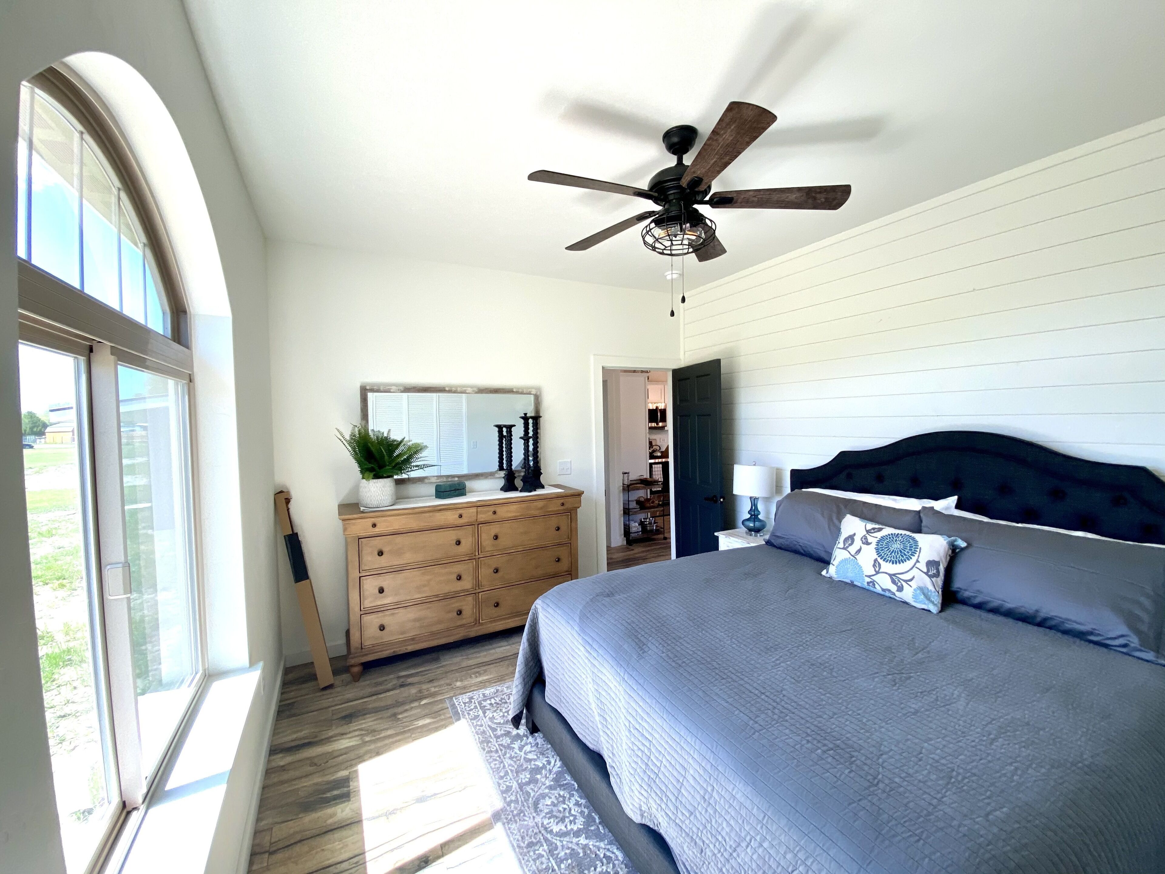 French Country Farmhouse -15 min from Glacier NP-Whitefish Mtn, & Flathead Lake!