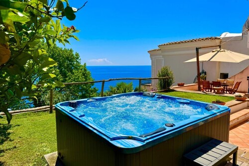 Sweet Home with Whirlpool outdoor Tub