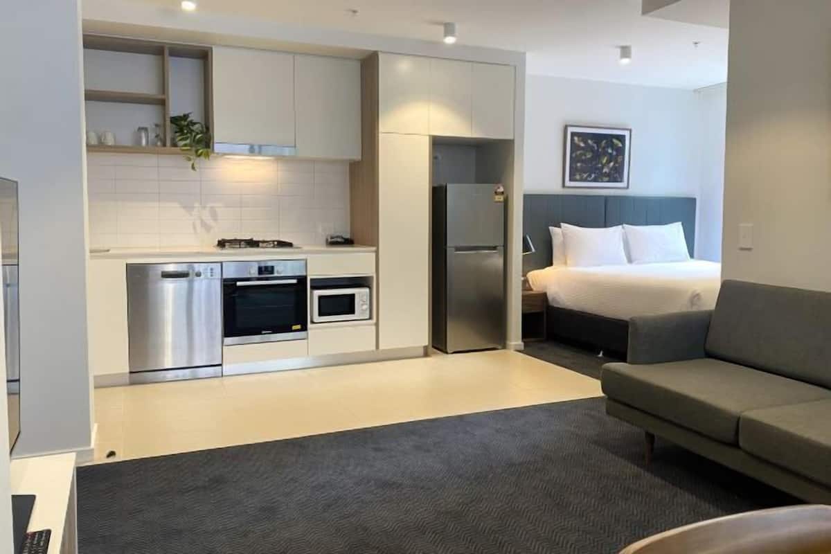 1 bedroom, premium bedding, pillow-top beds, in-room safe