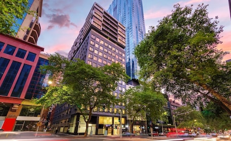 Exterior. Brady Apartment Hotel Hardware Lane