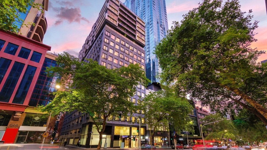 Brady Apartment Hotel Hardware Lane