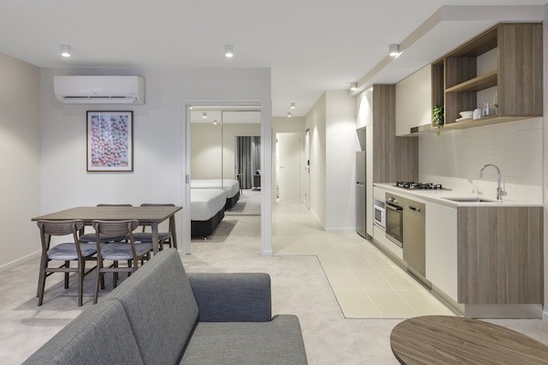 Appartement Ville, 1 chambre, balcon | Cuisine privée | Cafetière-théière, réfrigérateur grande capacité avec congélateur