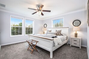 5 bedrooms, iron/ironing board, WiFi, bed sheets