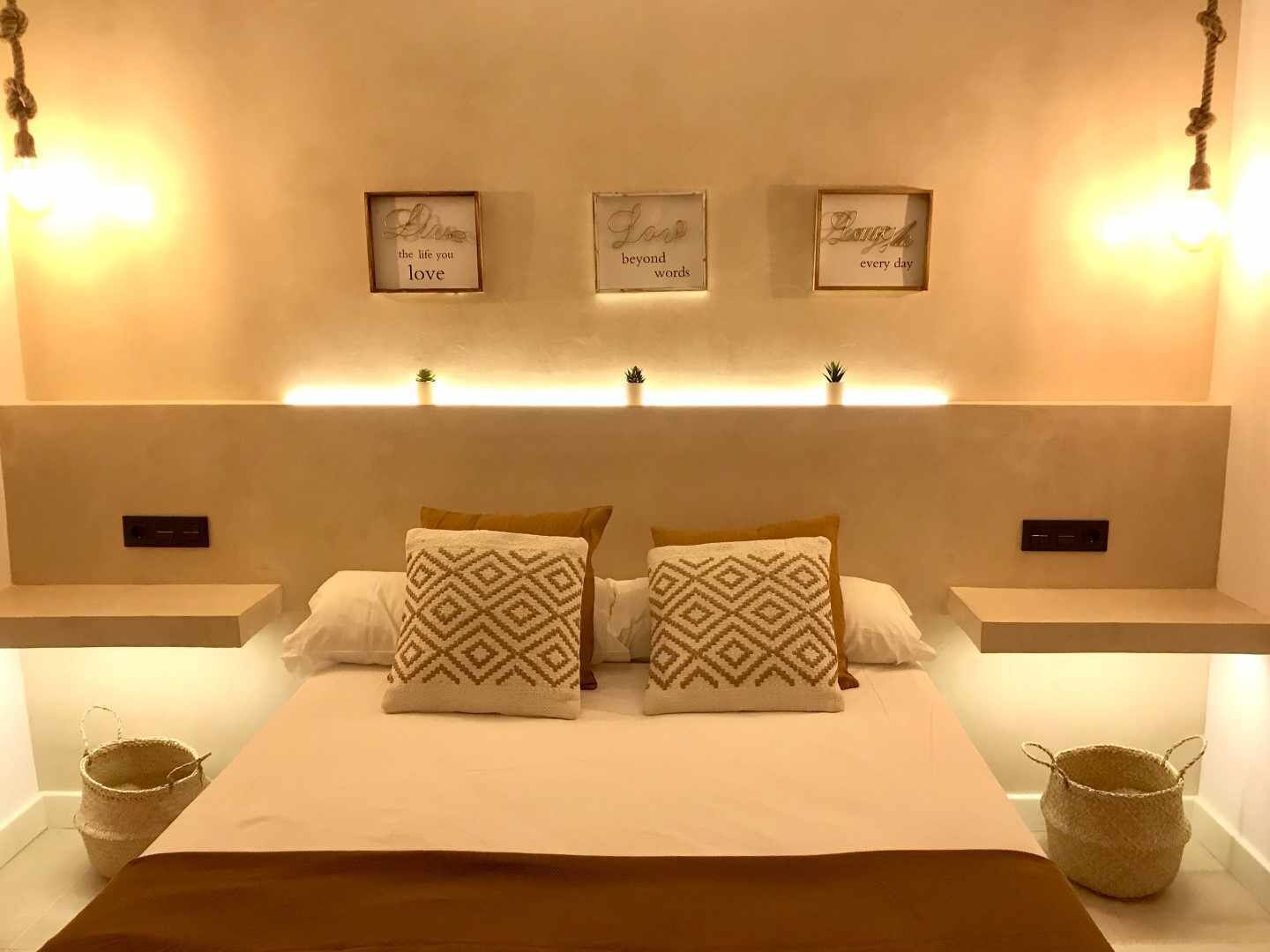 4 chambres, fer et planche à repasser, Wi-Fi gratuit, draps fournis