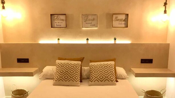 A bedroom with a bed, two bedside tables, and three wall-mounted light fixtures. - LAS GAVIOTAS 9A APARTMENT (Tarifa)