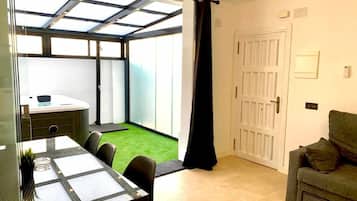 2 soverom, strykejern/-brett, wi-fi (inkludert) og sengetøy