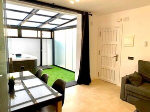 2 dormitoris, planxa i posts de planxar, wifi gratuïta i roba de llit 