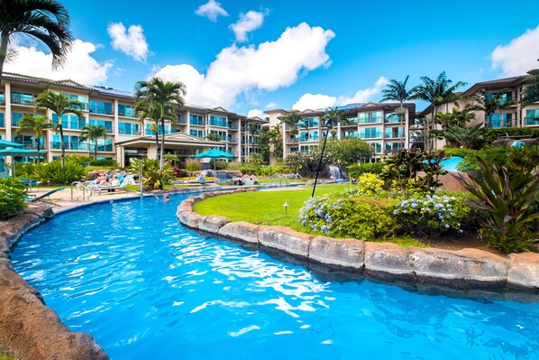 Alberca al aire libre y alberca climatizada