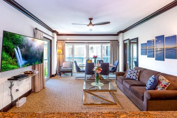 Smart TV, DVD player, books - Enjoy Perfect Vacation at Luxury Beach Front Resort. (Kapaʻa)