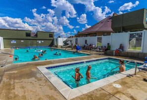 Et oppvarmet basseng