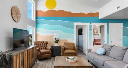 Sauna, Hot Tub, Arcade, Lake Views + Beach Pass!