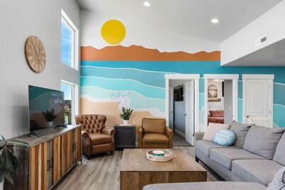 Sauna, Hot Tub, Arcade, Lake Views + Beach Pass!