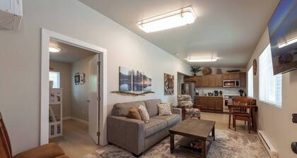 Comfortable Duplex Unit - Beautiful Lake Views!