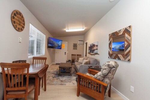 Comfortable Duplex Unit - Beautiful Lake Views!